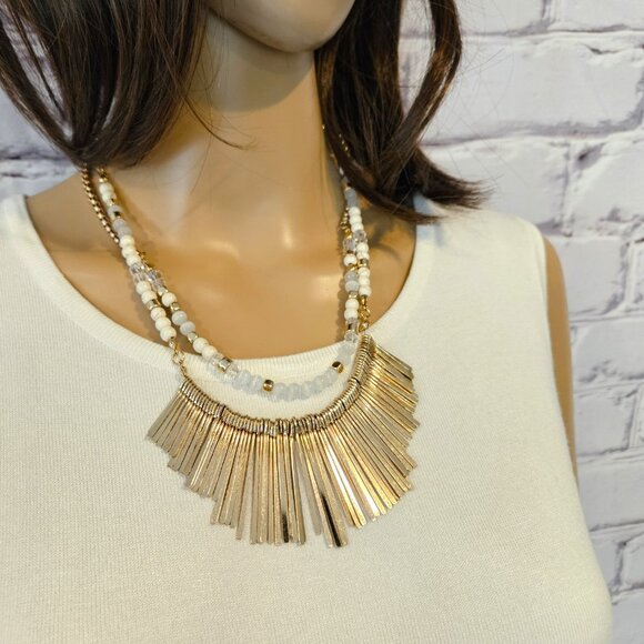 STATEMENT NECKLACE - 2 layers in gold, white and cream beading with metal detail - Picture 3 of 6